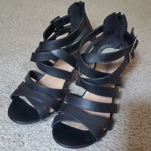 3 for $10 🌼 SODA Sandals